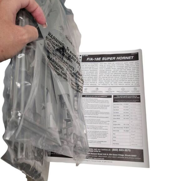 Revell Model NEW in Box F/A 18-E SUPER HORNET Airplane - Picture 3 of 11